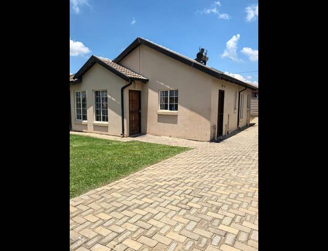 3 BEDROOM HOUSE FOR SALE IN OLIEVENHOUTBOSCH